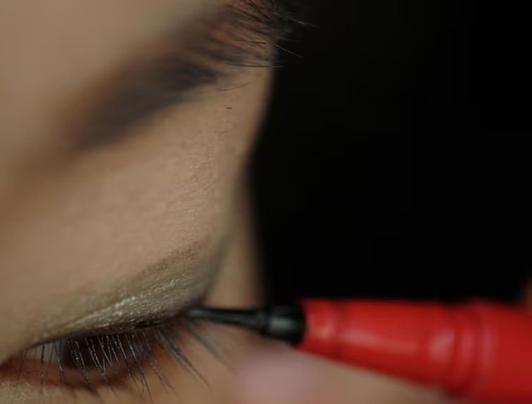 Which Country Leads in Liquid Eye Liner Formulation Excellence