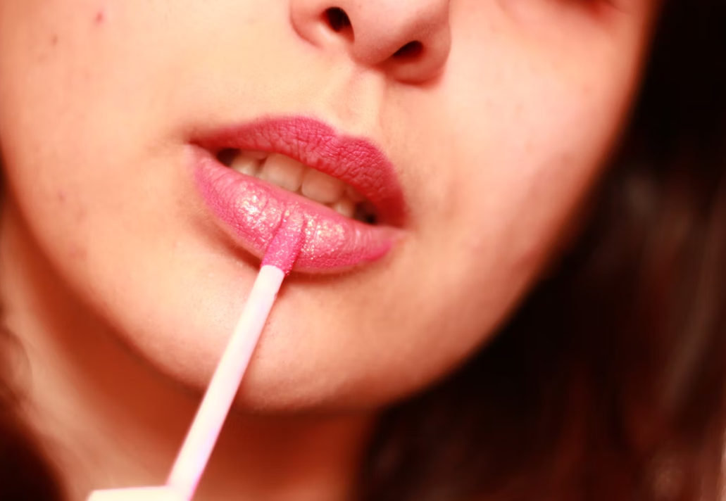 What Are the Advantages of Lip Gloss Suitable for Autumn and Winter
