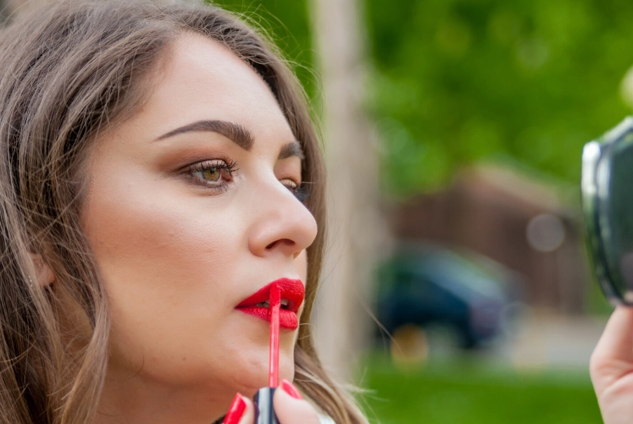 How Lip Gloss Shades Influence Professional and Social Impressions