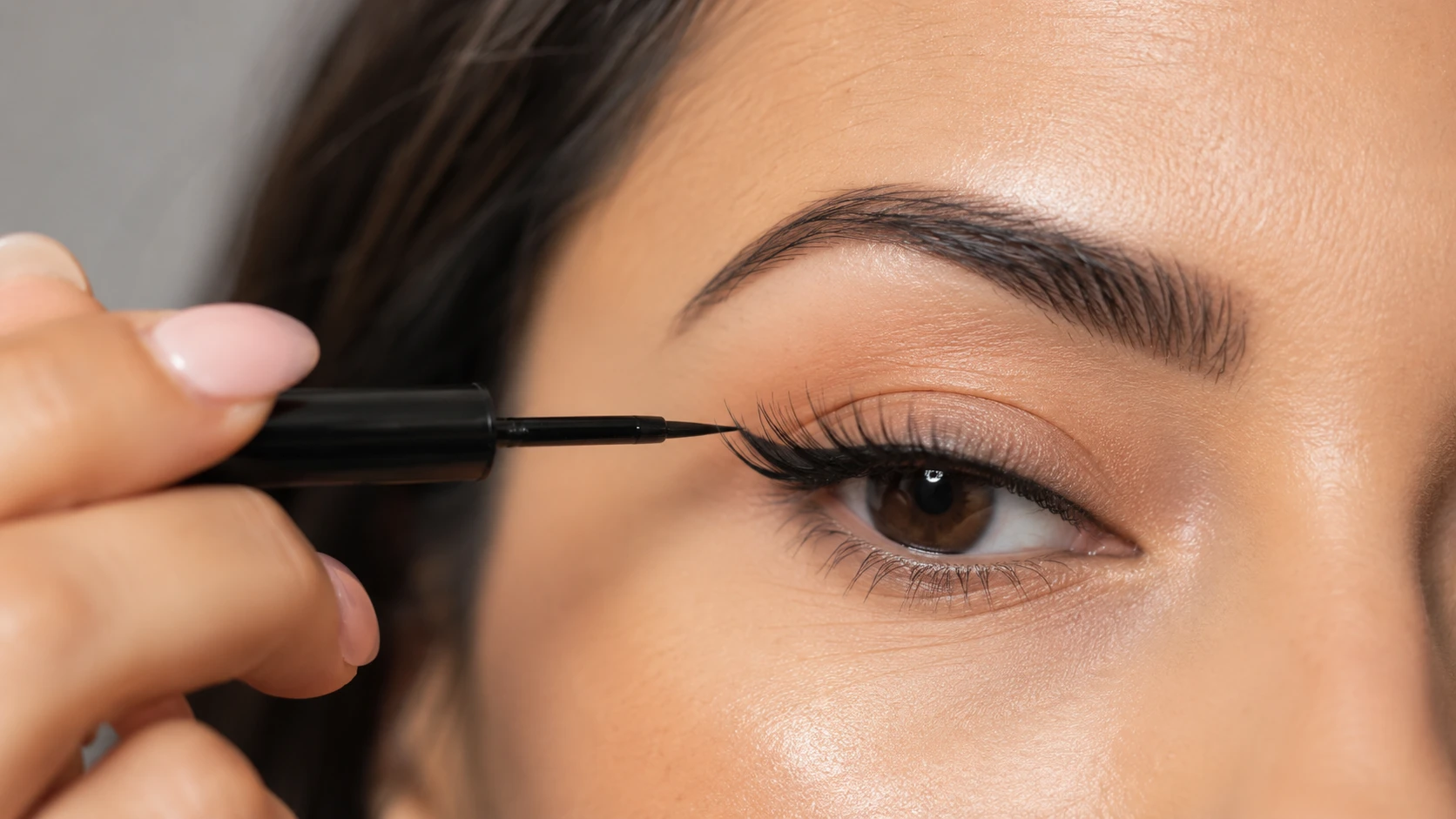 How to Hide Lash Extension Glue with Liquid Eye Liner Like a Pro