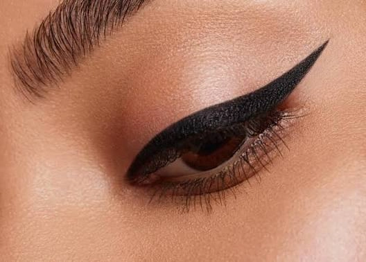 The 'Connect the Dots' Method How Do You Use Liquid Eyeliner Like a Pro