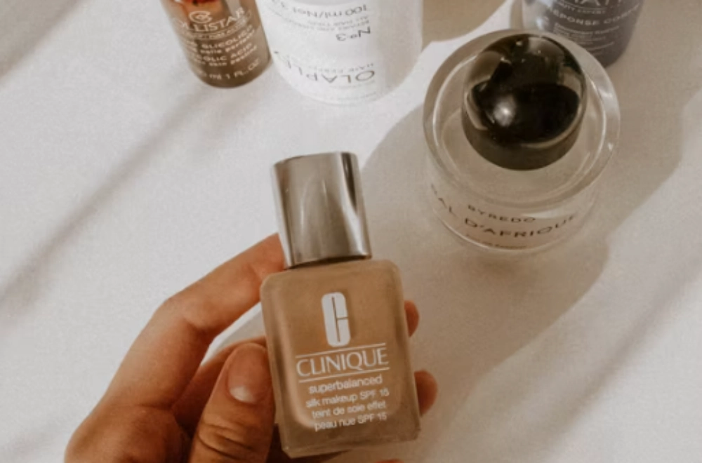 How to Choose Liquid Foundation That Feels Natural Through the Day